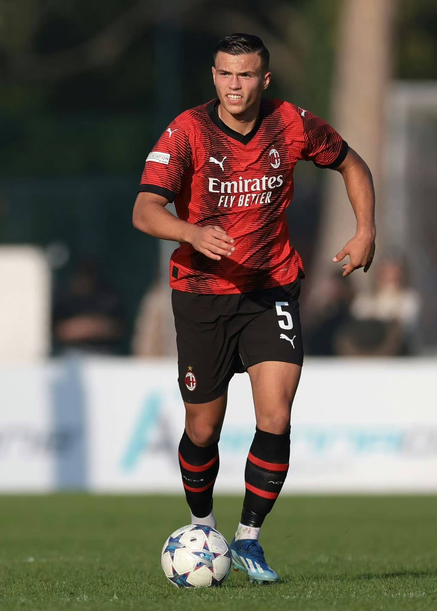 荷甲倒计时，斯图加特冲刺阶段止住颓势，细节引发关注，悬念犹存，临场指挥获称赞的简单介绍