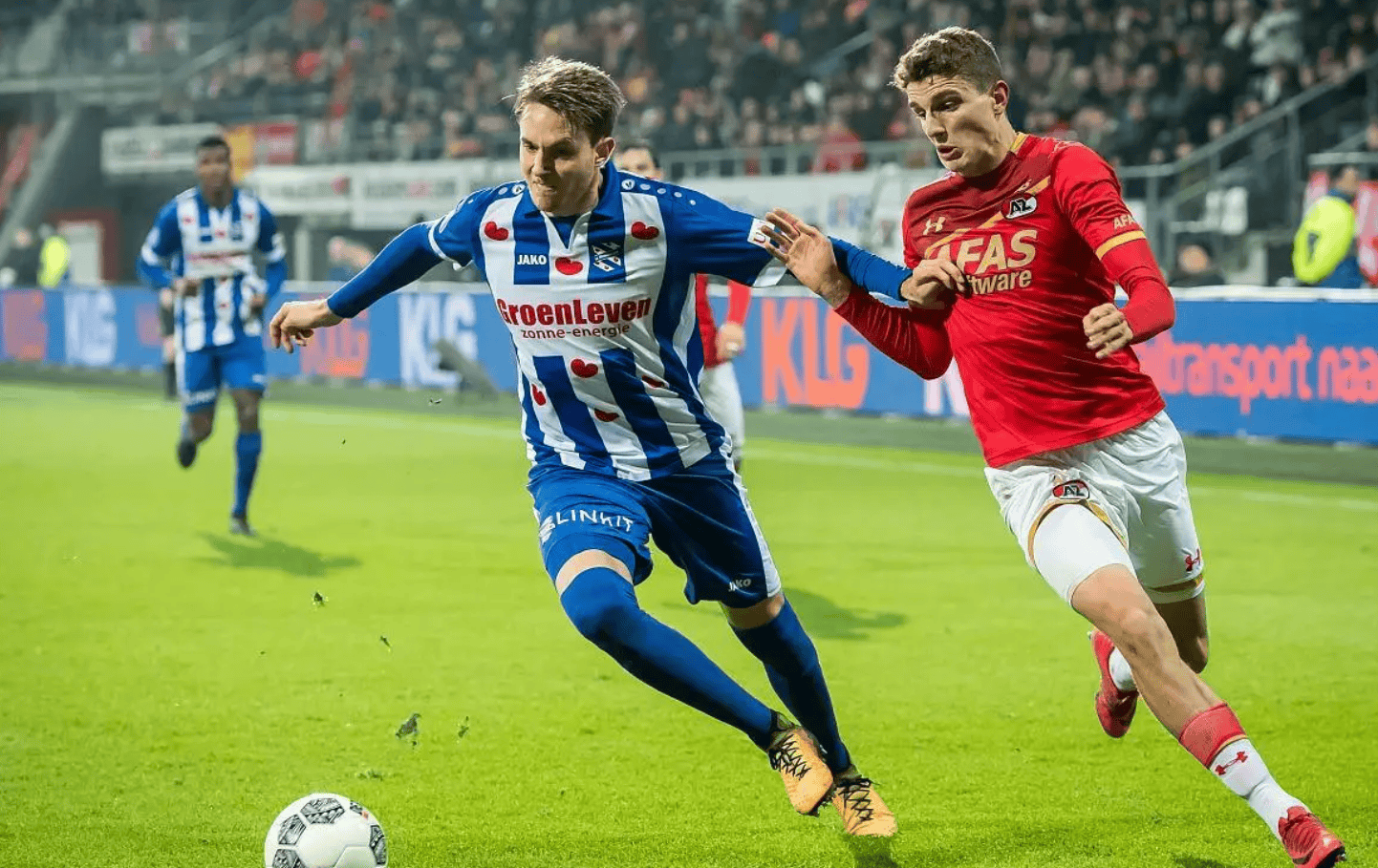 包含赛地聚焦：荷甲转会期热度飙升；迈阿密热火战术微调；话题不断；球队文化再被提及的词条