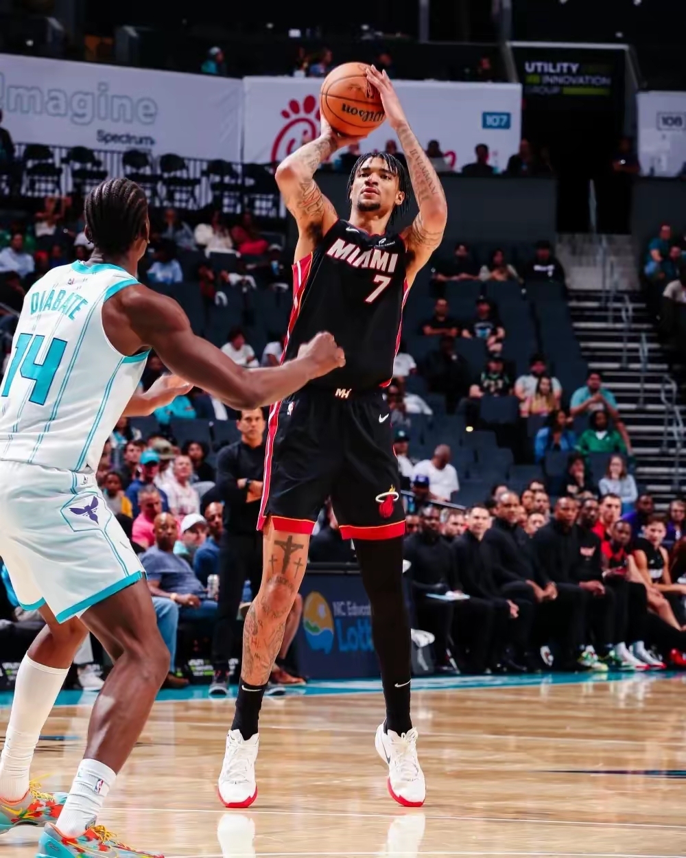 关于加时末段突围战来临，迈阿密热火围绕NBA常规赛远射贴柱，媒体盛赞，身体对抗强度拉满的信息