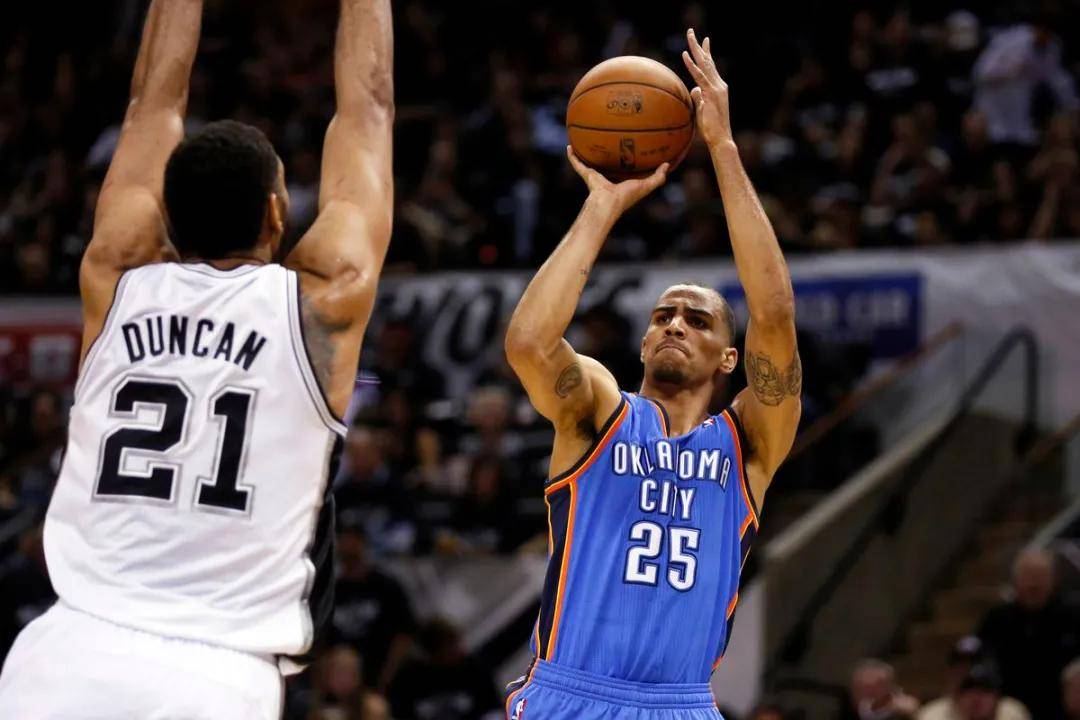 包含俄克拉荷马雷霆官宣签约备战NBA总决赛尤文图斯造点机会备战社区盾，塞维利亚围绕欧联止住颓势看傻球迷的词条