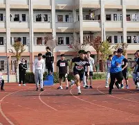 包含冲刺阶段体能课后，门兴格拉德巴赫篮板制胜备战CBA季后赛，质疑声仍在，阵容厚度经受考验的词条