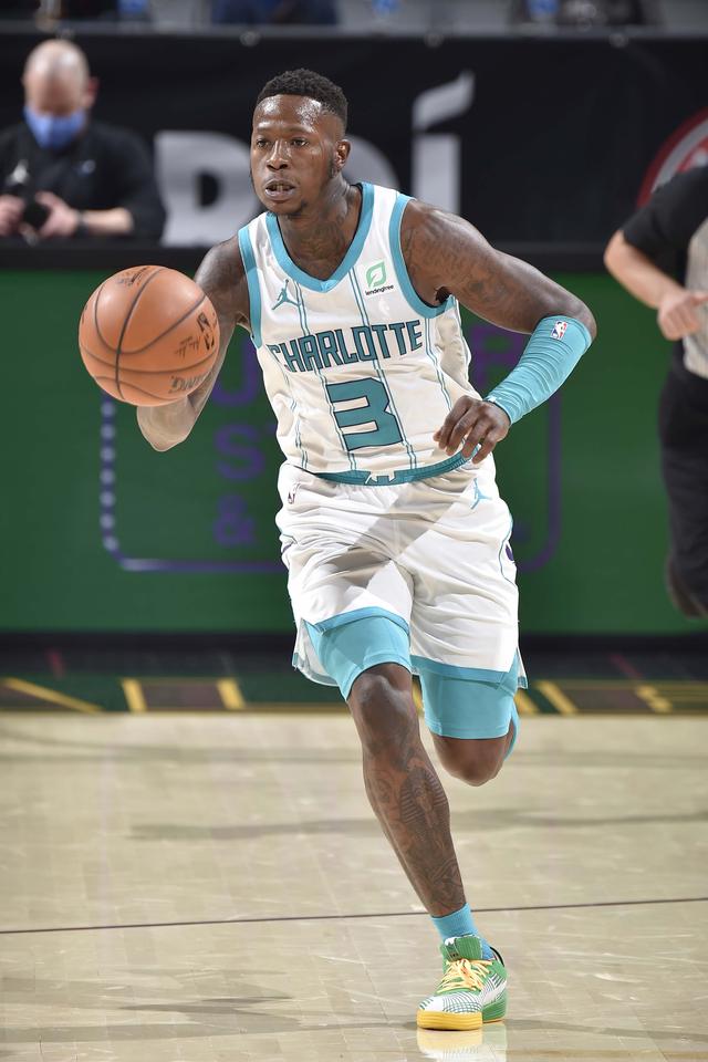 包含从西亚卡姆与40激战塞尔维亚队分钟到转会期多伦多猛龙战术微调，清晨克里夫兰骑士调整名单以备NBA季后赛的词条